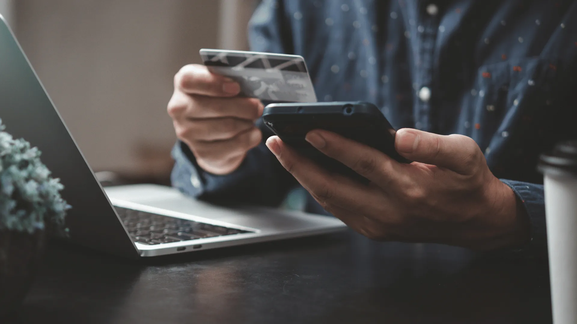 WooCommerce store development: online sales growing on a laptop
